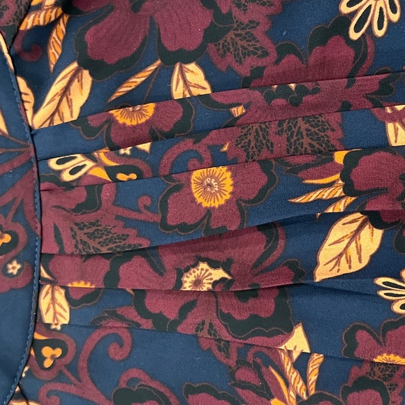 Flowy Floral Blouse - Picture 4 of 4